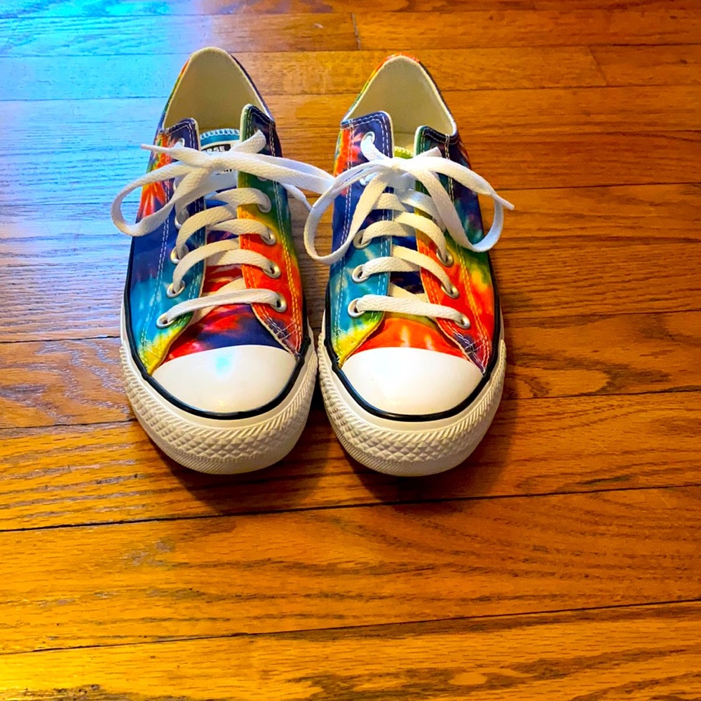 Tye die converses